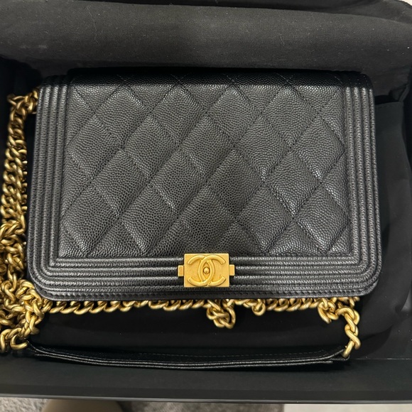 CHANEL small boy wallet on chain. Excellent condition. Used once - Picture 1 of 6